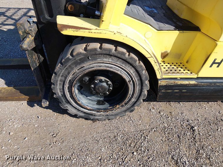 image for item NU9758 1997 Hyster H60XM forklift