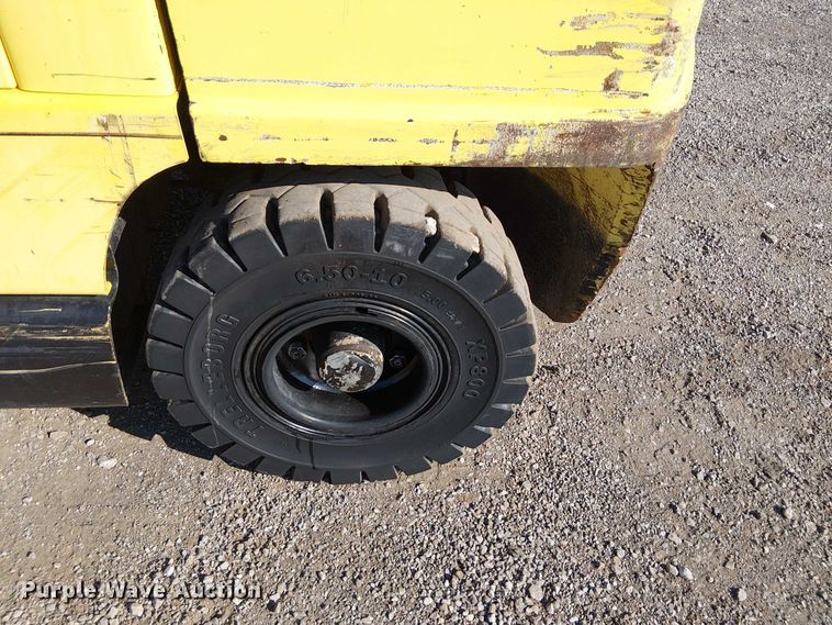 image for item NU9758 1997 Hyster H60XM forklift