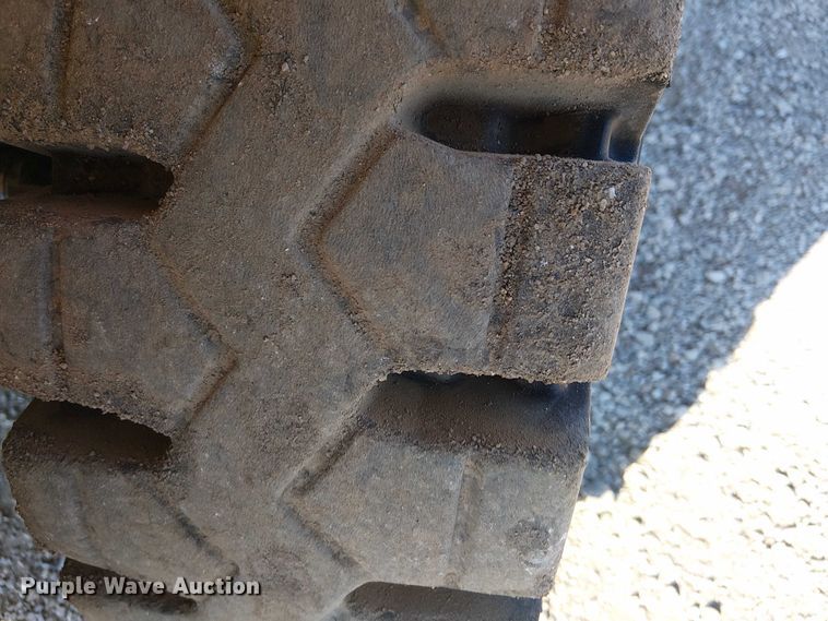 image for item NU9758 1997 Hyster H60XM forklift