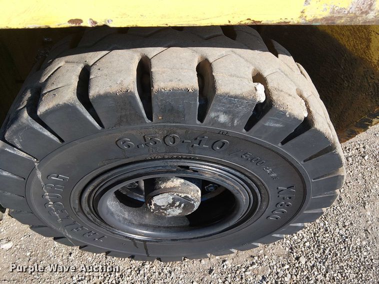 image for item NU9758 1997 Hyster H60XM forklift