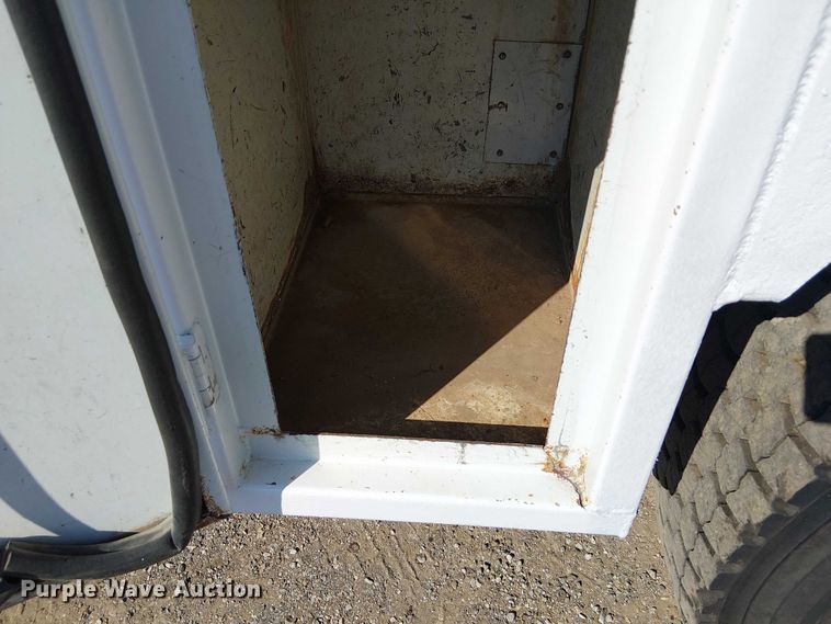 image for item NU9768 2012 Freightliner Business Class M2 utility / service truck