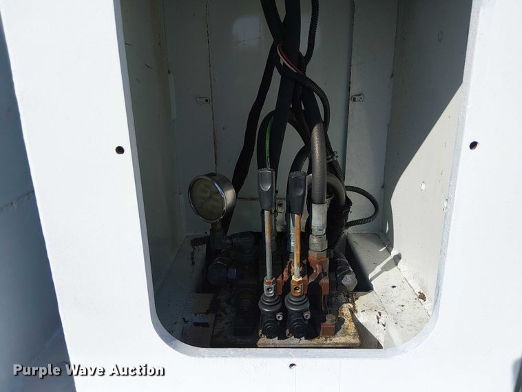 image for item NU9768 2012 Freightliner Business Class M2 utility / service truck