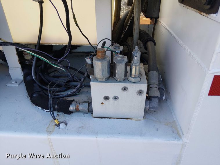 image for item NU9768 2012 Freightliner Business Class M2 utility / service truck