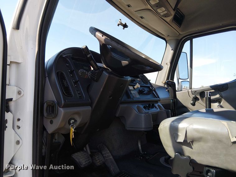 image for item NU9768 2012 Freightliner Business Class M2 utility / service truck