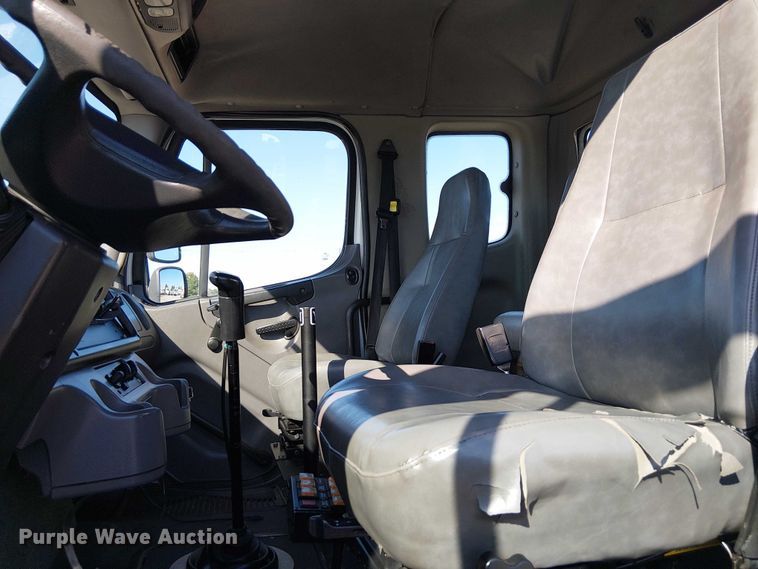 image for item NU9768 2012 Freightliner Business Class M2 utility / service truck