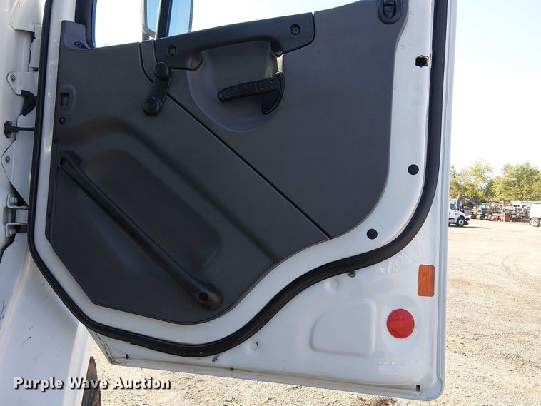 image for item NU9768 2012 Freightliner Business Class M2 utility / service truck