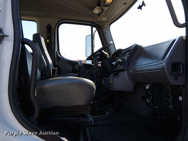 image for item NU9768 2012 Freightliner Business Class M2 utility / service truck