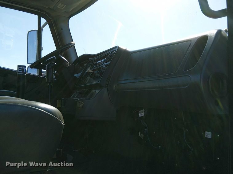 image for item NU9768 2012 Freightliner Business Class M2 utility / service truck