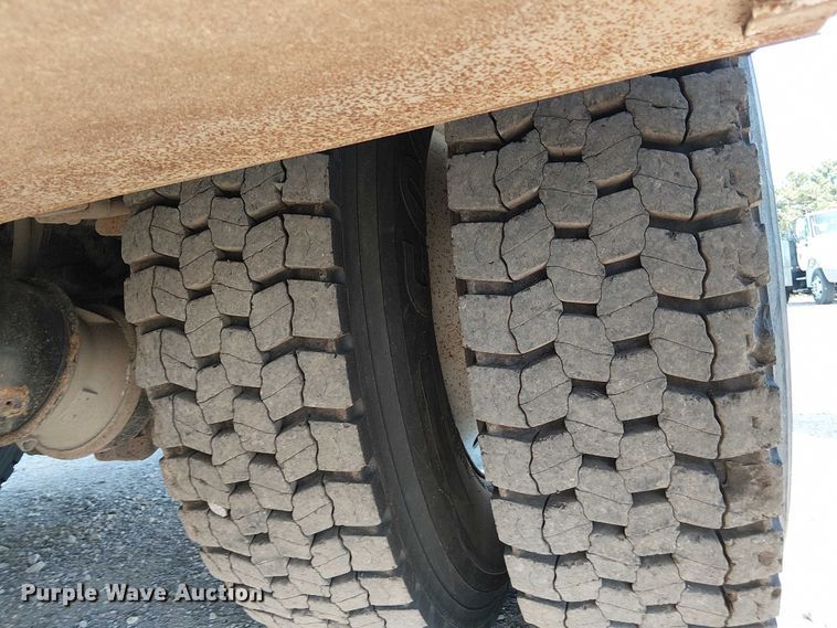 image for item NU9768 2012 Freightliner Business Class M2 utility / service truck