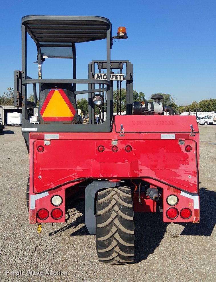 image for item NU9772 2003 Moffett M5500 forklift