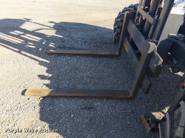 image for item NU9772 2003 Moffett M5500 forklift