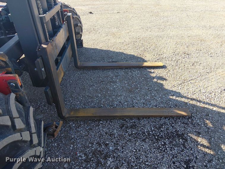 image for item NU9772 2003 Moffett M5500 forklift