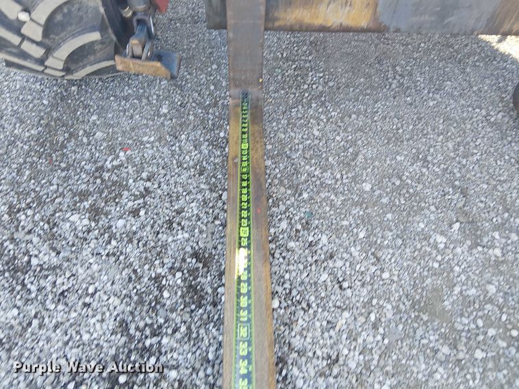 image for item NU9772 2003 Moffett M5500 forklift