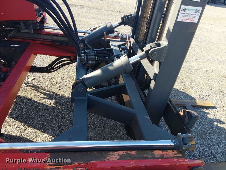 image for item NU9772 2003 Moffett M5500 forklift