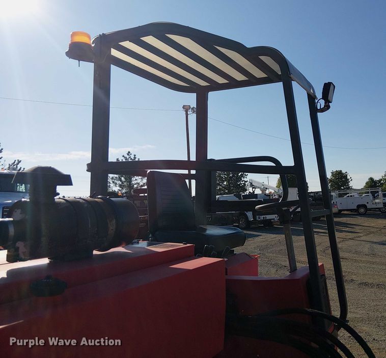 image for item NU9772 2003 Moffett M5500 forklift