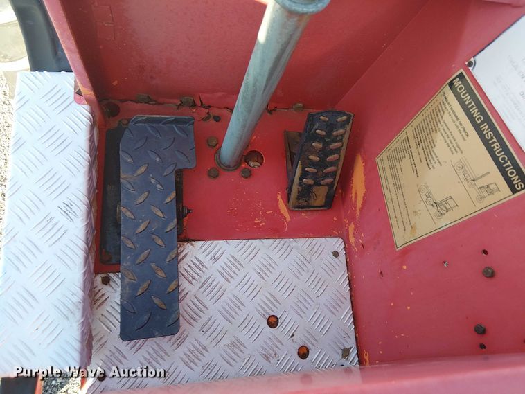 image for item NU9772 2003 Moffett M5500 forklift