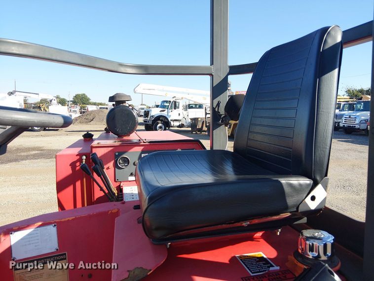 image for item NU9772 2003 Moffett M5500 forklift