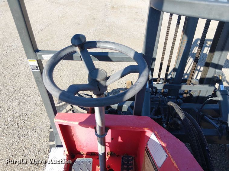 image for item NU9772 2003 Moffett M5500 forklift