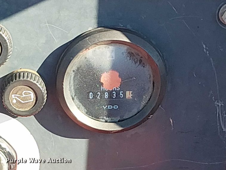 image for item NU9772 2003 Moffett M5500 forklift