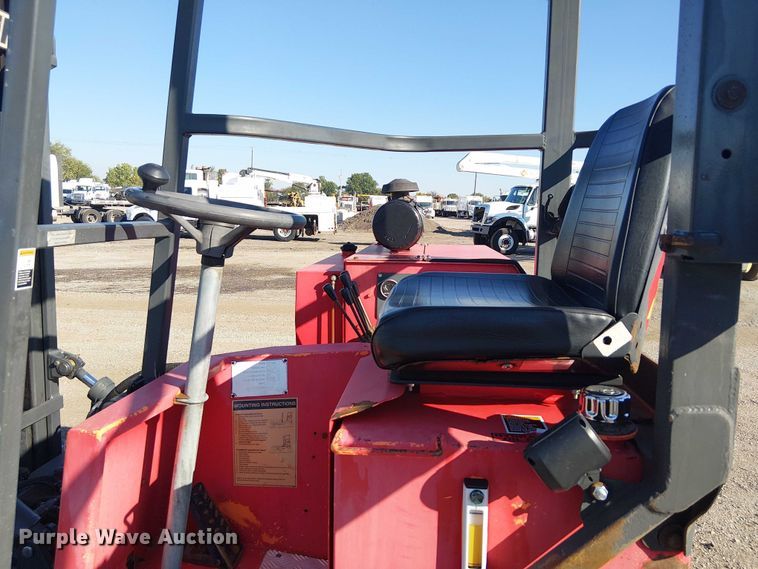 image for item NU9772 2003 Moffett M5500 forklift