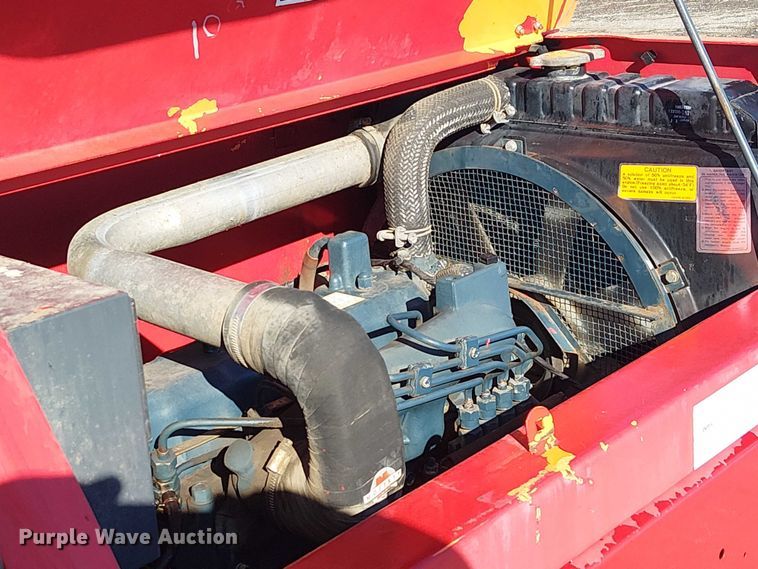 image for item NU9772 2003 Moffett M5500 forklift