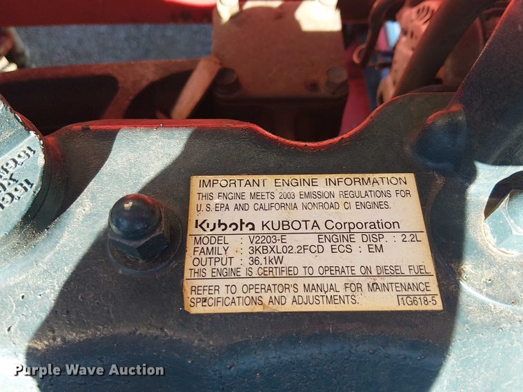 image for item NU9772 2003 Moffett M5500 forklift