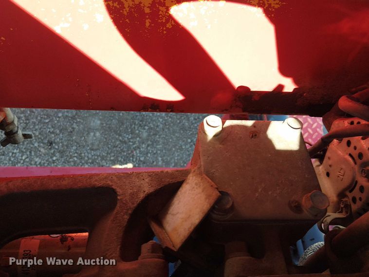 image for item NU9772 2003 Moffett M5500 forklift