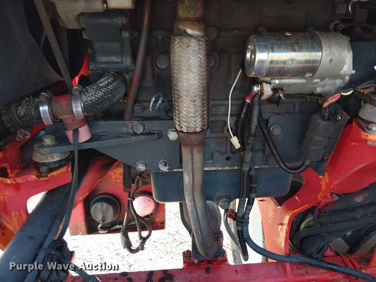 image for item NU9772 2003 Moffett M5500 forklift