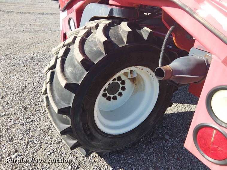 image for item NU9772 2003 Moffett M5500 forklift