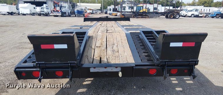 image for item NU9775 2007 Interstate  equipment trailer