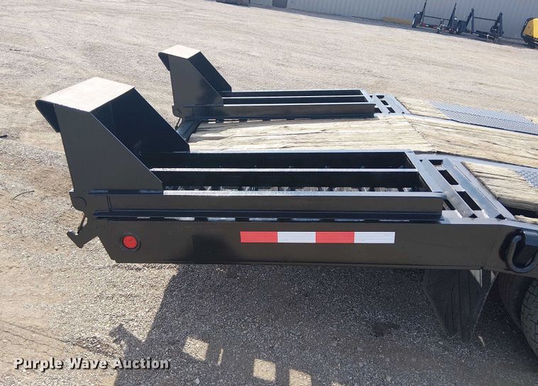 image for item NU9775 2007 Interstate  equipment trailer