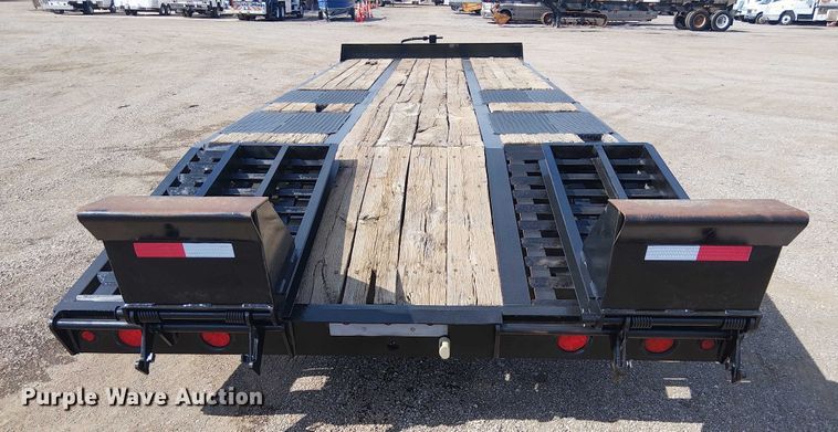 image for item NU9775 2007 Interstate  equipment trailer