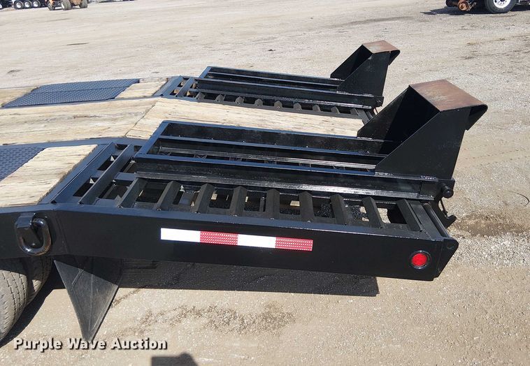image for item NU9775 2007 Interstate  equipment trailer