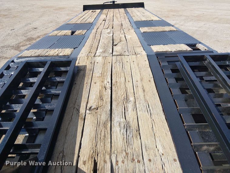 image for item NU9775 2007 Interstate  equipment trailer