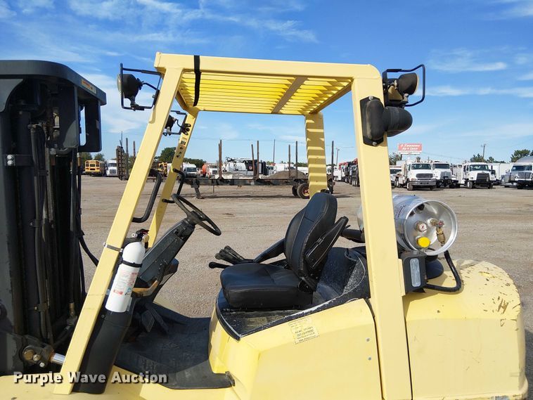 image for item NU9789 2004 Hyster H80XM forklift