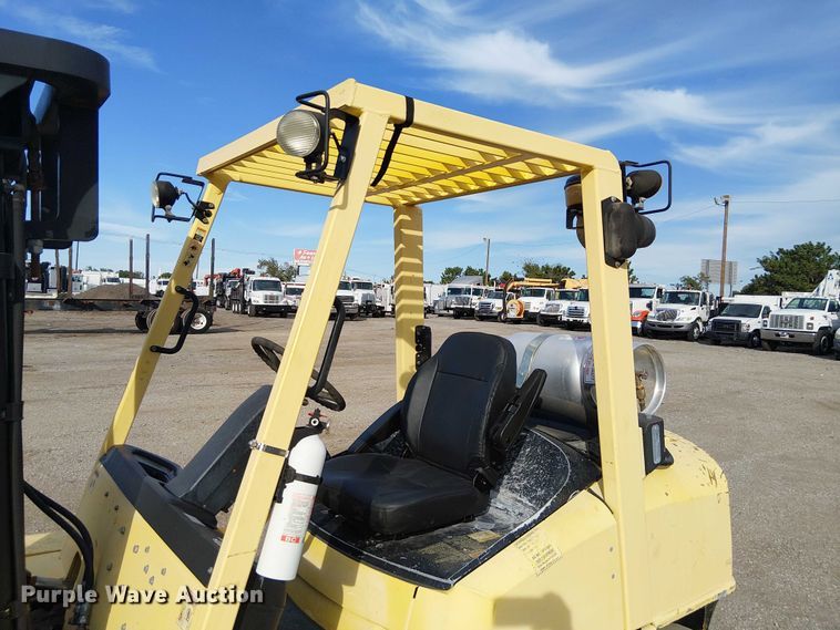 image for item NU9789 2004 Hyster H80XM forklift