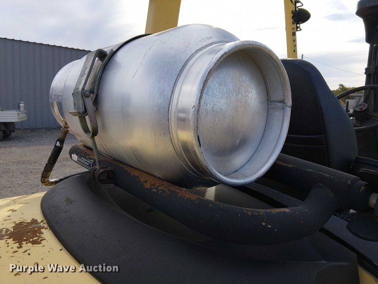 image for item NU9789 2004 Hyster H80XM forklift