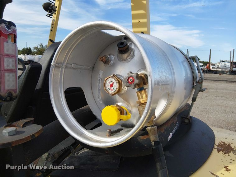 image for item NU9789 2004 Hyster H80XM forklift