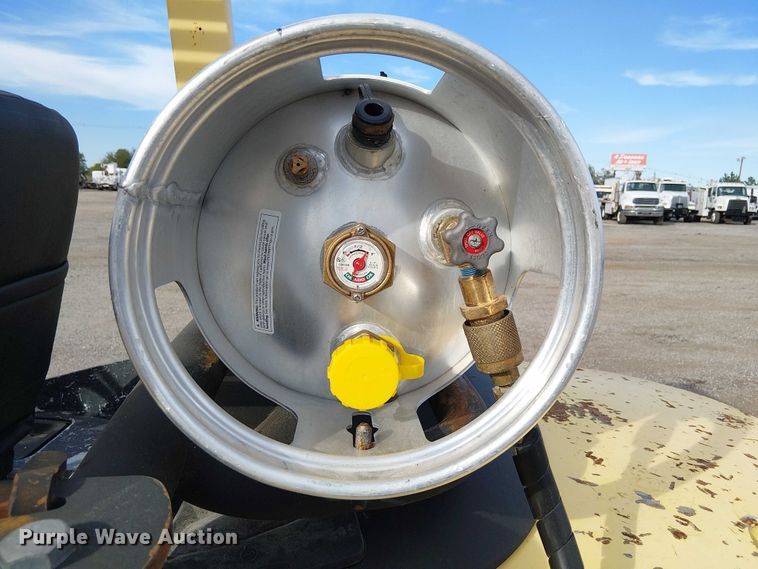 image for item NU9789 2004 Hyster H80XM forklift