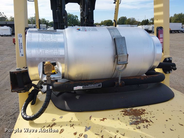 image for item NU9789 2004 Hyster H80XM forklift