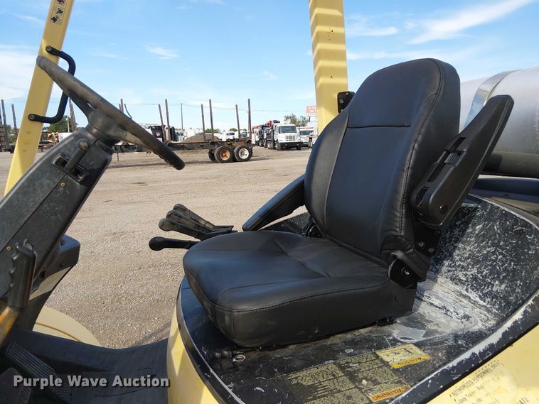 image for item NU9789 2004 Hyster H80XM forklift