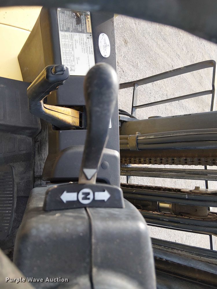 image for item NU9789 2004 Hyster H80XM forklift