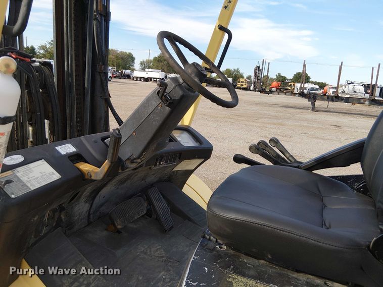 image for item NU9789 2004 Hyster H80XM forklift