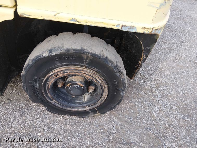 image for item NU9789 2004 Hyster H80XM forklift