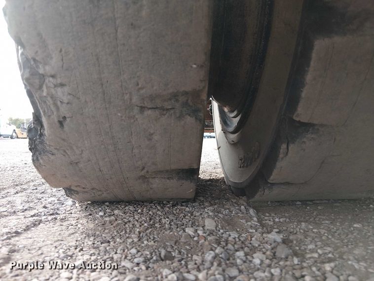 image for item NU9789 2004 Hyster H80XM forklift