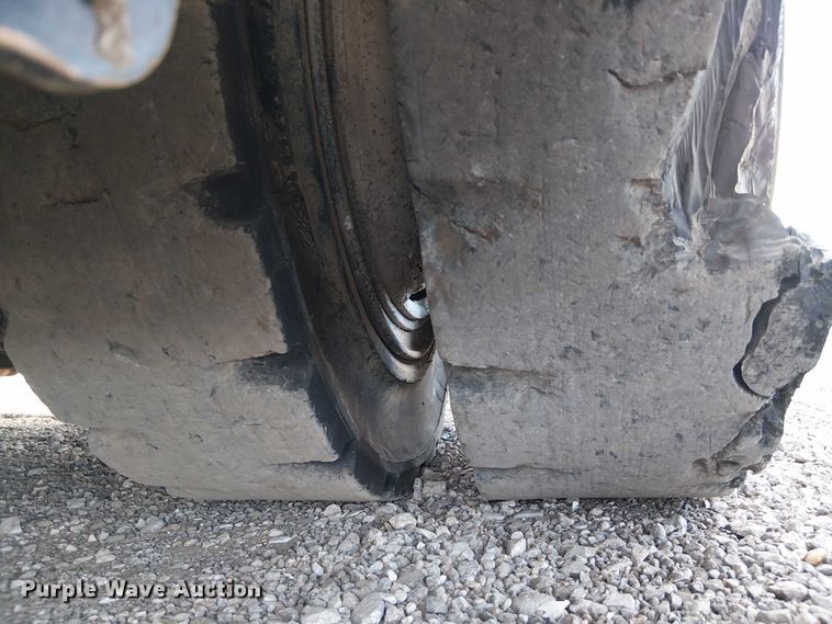 image for item NU9789 2004 Hyster H80XM forklift