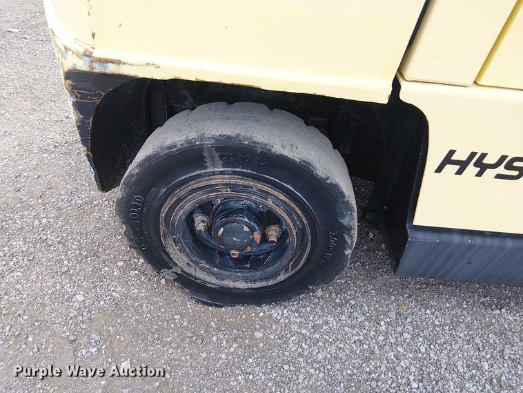 image for item NU9789 2004 Hyster H80XM forklift