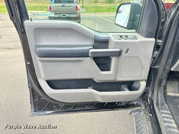 image for item OJ9932 2020 Ford F150 XLT SuperCrew pickup truck