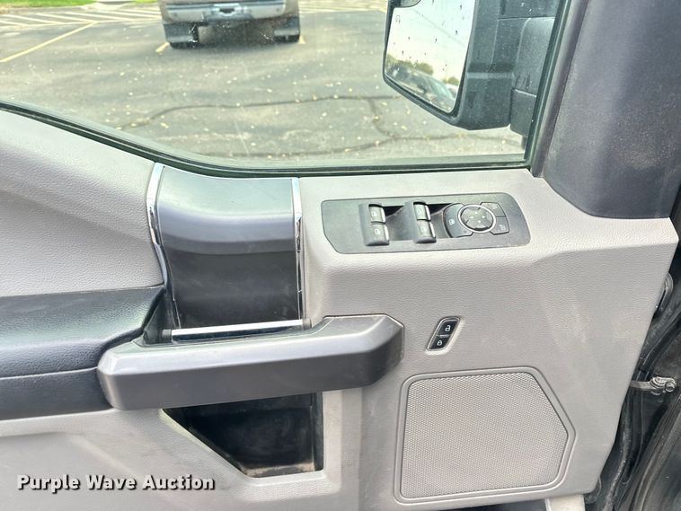 image for item OJ9932 2020 Ford F150 XLT SuperCrew pickup truck