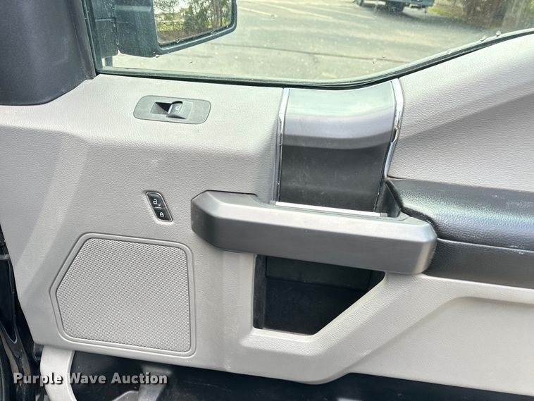 image for item OJ9932 2020 Ford F150 XLT SuperCrew pickup truck